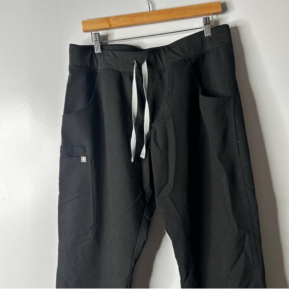 FIGS Kade Cargo Scrubs - Picture 3 of 9